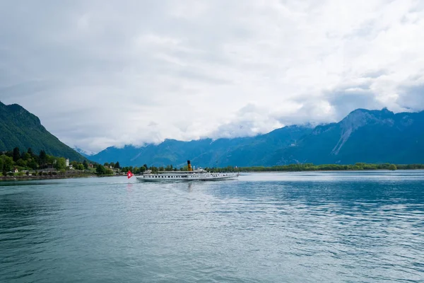Navegación turística a lo largo del lago de Ginebra —  Fotos de Stock