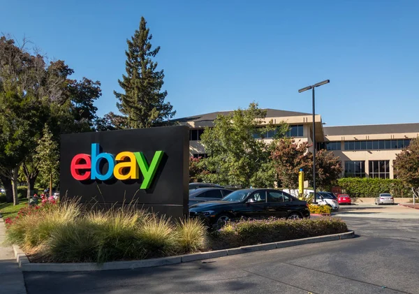 Ebay открытый логотип в штаб-квартире компании в силиконовой долине — стоковое фото