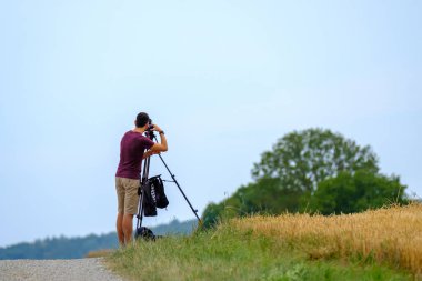 Doğa fotoğrafçısı yaz aylarında manzara fotoğrafları çekiyor
