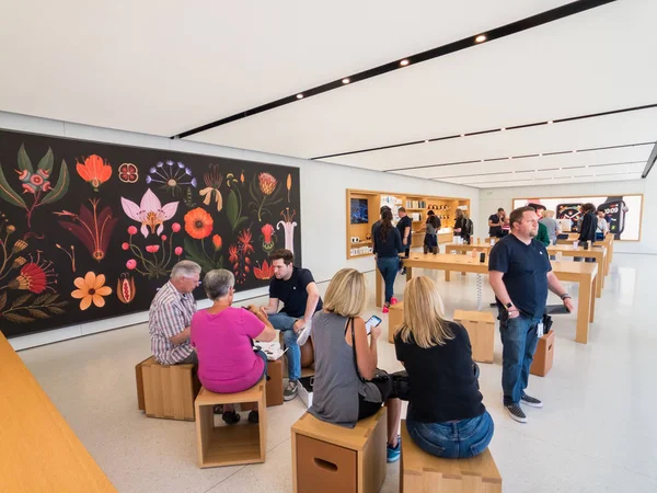 Tienda Apple en el campus de la empresa en el valle de silicona, Infinity loop uno, sede — Foto de Stock