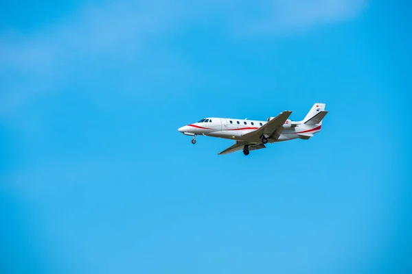 Small private jet airplane preparing for landing at day time in international airport — Stock Photo, Image