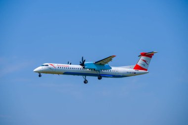 Avusturya havayolları namına uluslararası havaalanına gündüz iniş hazırlığı