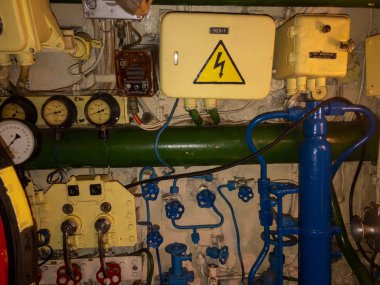 Eski denizaltının içi.