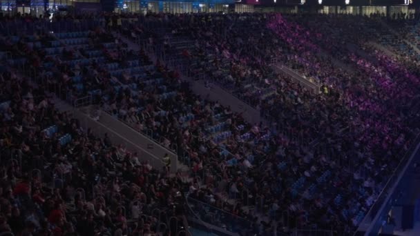 Affärsmän deltar i stort utbildningsforum på Gazprom Arena Stadium — Stockvideo