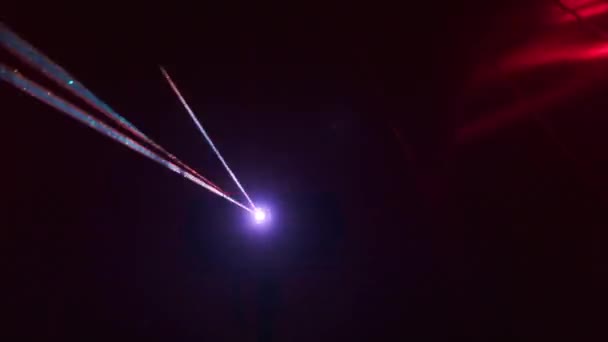 Light laser projector shining in nightclub — Stock Video