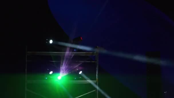 Luzes coloridas brilhando durante a festa — Vídeo de Stock