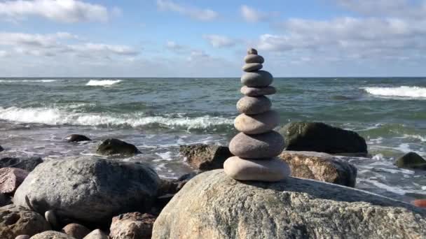 Stack de pietre în apropierea mării — Videoclip de stoc