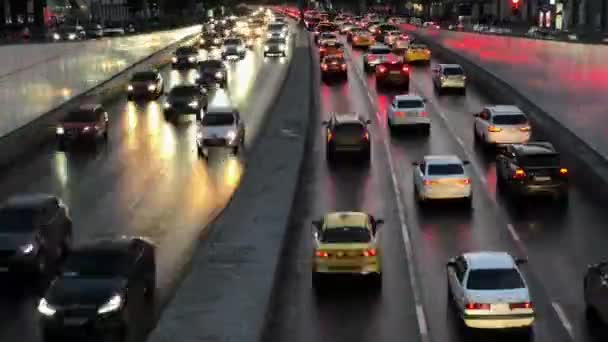 Gem de trafic în oraș pe timp de noapte — Videoclip de stoc