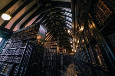 Manchester, Birleşik Krallık - 03.11.2018. Chethams Kütüphanesi - 350 yılı aşkın süredir ücretsiz halk kütüphanesi. İngilizce konuşan dünyadaki en eski kütüphane..