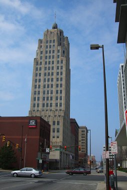 Fort Wayne, Indiana 20 Nisan: Fort Wayne, Indiana'nın Art Deco Lincoln banka kulesi üzerinde 20 Nisan 2008. 22 katlı gökdelendir.