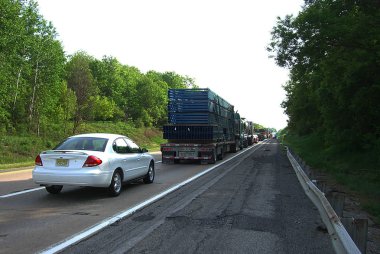 Interstate 80, Pennsylvania 25 Mayıs: Otomobil ve kamyon 17 Eylül 2006 tarihinde Pennsylvania Interstate 80 durma, trafikte. Karayolu ağırlıklı olarak karşılıklı-durumu bir yol olarak hizmet vermektedir..