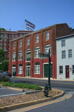 Staunton, Virginia 28 Haziran: 28 Haziran 2006 tarihinde tarihi binalarda Staunton, Virgina. Woodrow Wilson Başkanlık Kütüphanesi ve Doğum yeri Staunton içinde yer alır.