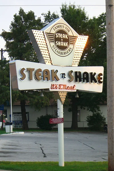 Springfield Missouri September Steak Shake Fast Food Restaurant Sign September — стоковое фото