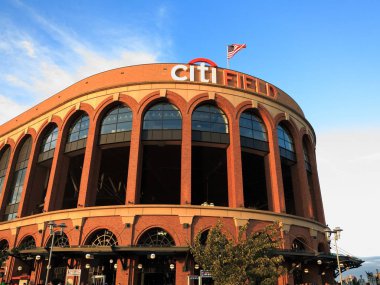 New York - 22 Eylül: New York'ta 22 Eylül 2017 Citi Field'da Jackie Robinson Rotunda. Rotunda New York Mets beyzbol ana giriş kapısıdır.