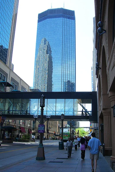 Minneapolis Minnesota April Street Scene Tall Buildings April 2010 Minneapolis — Stock Photo, Image