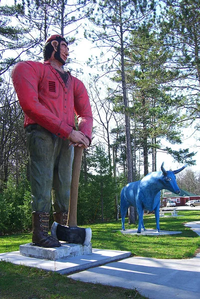 Ossineke Michgan Paul Bunyan Laska Wół Posągi Kwietnia 2010 Ossineke — Zdjęcie stockowe