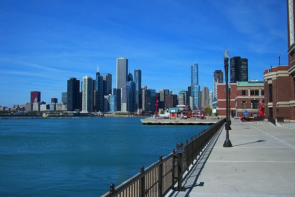 Chicago Kwietnia Panoramę Jeziorze Michigan Jak Widać Navy Pier Kwietnia — Zdjęcie stockowe