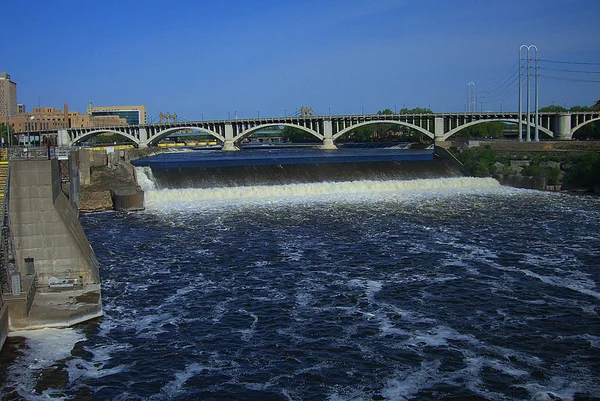 Άγιος Anthony Falls Minneapolis Ρέοντα Ύδατα Του Ποταμού Μισισιπή Μεταξύ — Φωτογραφία Αρχείου