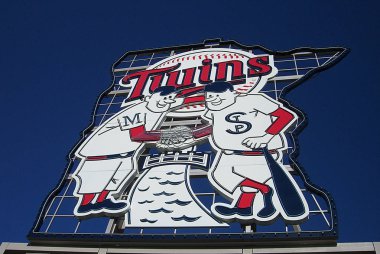 Minneapolis, Minnesota 21 Nisan: Klasik logosu, hedef alan, Minneapolis, Minnesota Minnesota ikizleri beyzbol takımı 21 Nisan 2010 tarihinde ev. 2010 yılında açılmış hedef alan.