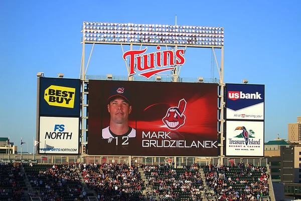 Minneapolis Minnesota Duben Outfield Vysvědčení Cíl Pole Domov Baseballový Tým — Stock fotografie