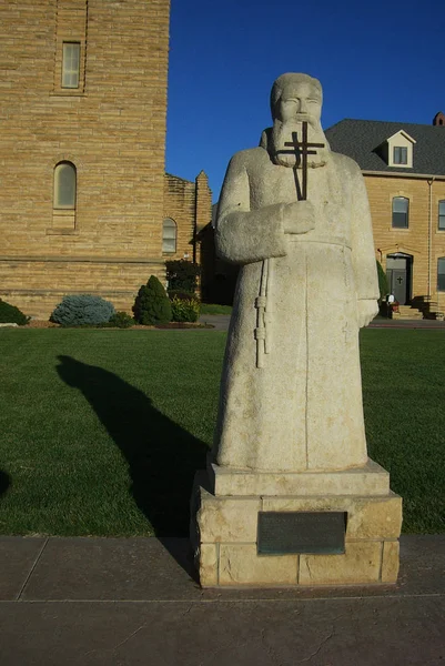 Victoria Kansas September Statue Fidelis Basilica Also Known Cathedral Plains — Stock Photo, Image