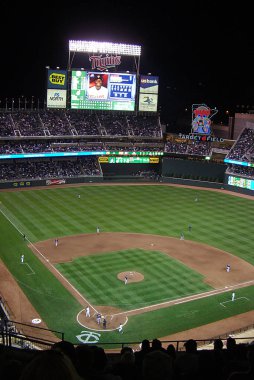 Minneapolis, Minnesota Nisan 21: Hedef Field Gece oyunu, Nisan'da Minnesota Twins beyzbol takımının ev 21, 2010 Minneapolis, Minnesota. Hedef Alan 2010 yılında açıldı.