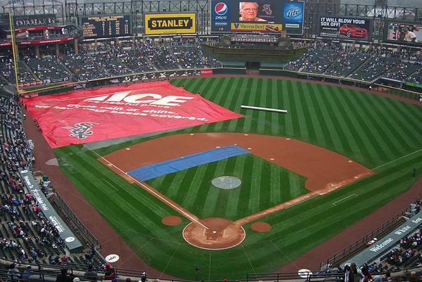 Chicago April Regenverzögerung Auf Dem Garantierten Feld Vor Einem Baseballspiel Stockfoto