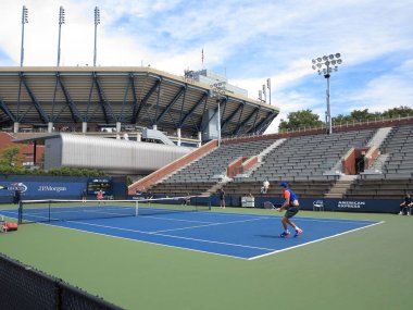 New York - 3 Eylül: 3 Eylül 2014'te New York'ta düzenlenen ABD Açık Tenis Şampiyonası'nda gençler takımı kort maçı. 1978'den beri Abd Açık Tenis Şampiyonası akrilik sert kortlarda oynanmıştır..