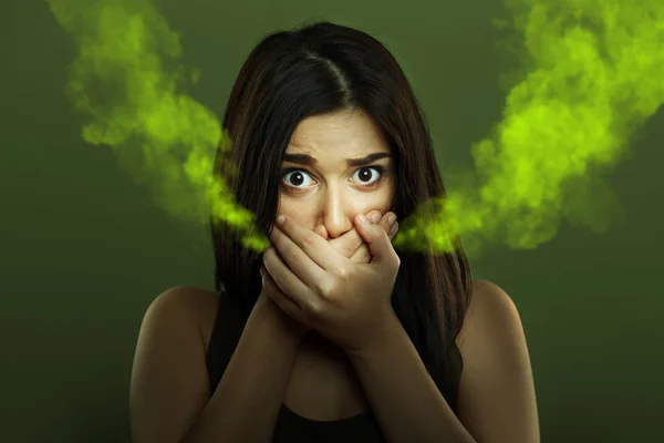 Halitosis Concepto Mujer Joven Con Mal Aliento — Foto de Stock