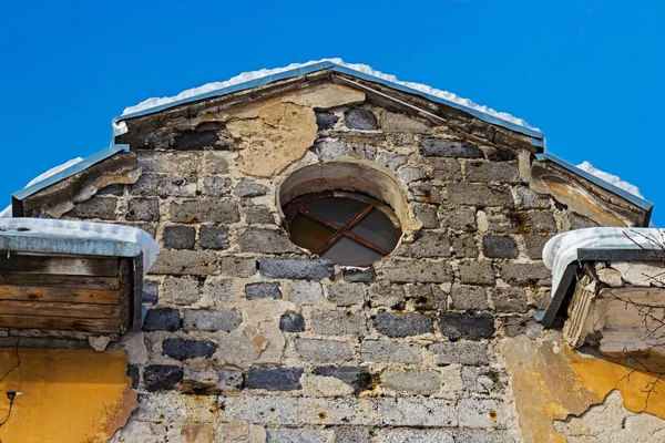 Window in the old wall — Stock Photo, Image