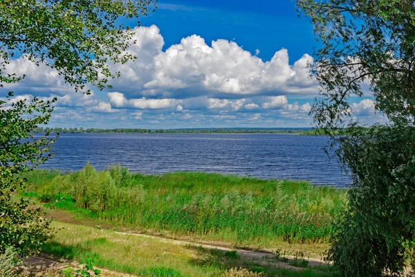 Flusslandschaft der Wolga — Stockfoto