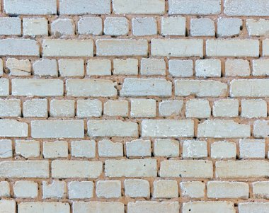 hoarfrost içinde eski kırık beyaz tuğla duvar