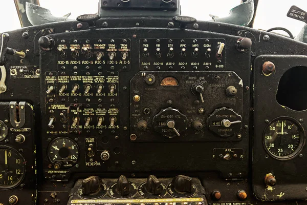 Rostiges Armaturenbrett des alten Flugzeugs kaputt — Stockfoto