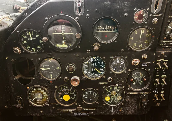 Rusty broken dashboard of the old airplane — Stock Photo, Image