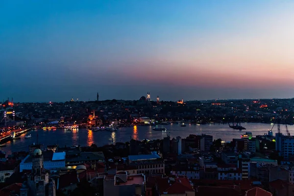 Gece İstanbul panoramasının üst görünümü — Stok fotoğraf