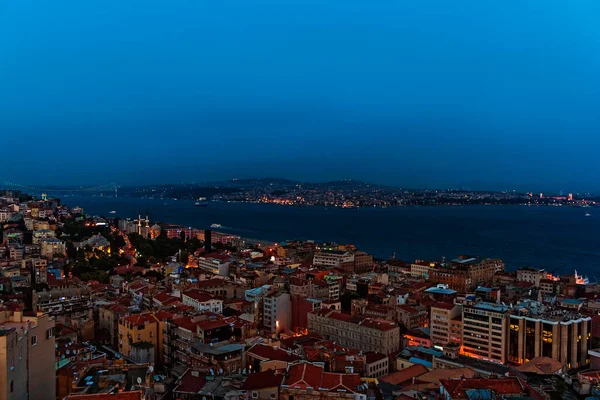 Vue de dessus du panorama d'istanbul la nuit — Photo