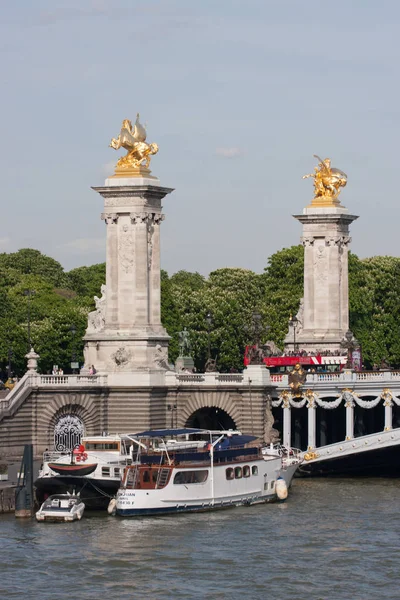 Tercer puente de Alejandro en París — Foto de Stock