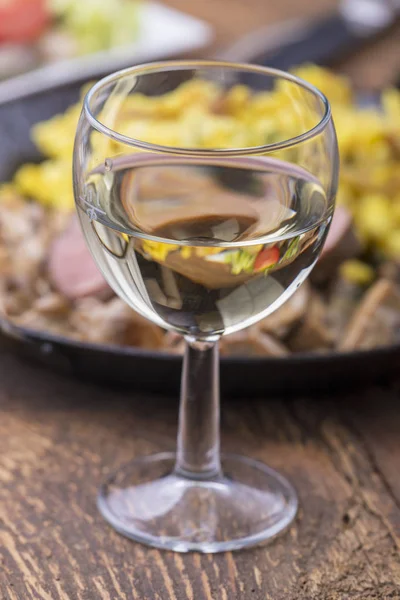 Vino Blanco Filete Cerdo Swabian Con Spaetzle Madera — Foto de Stock