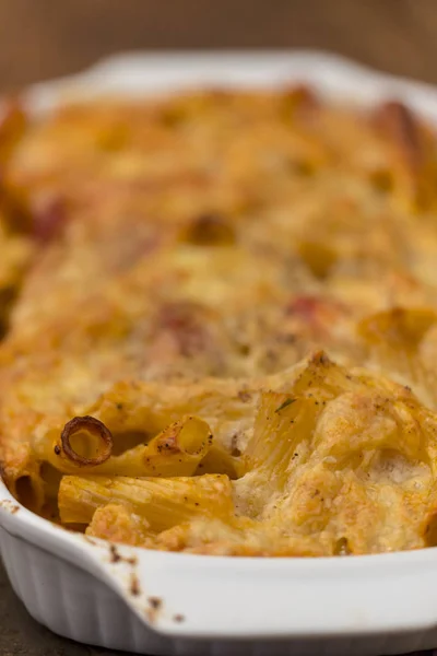 Close Uma Caçarola Com Rigatoni Gratinado — Fotografia de Stock