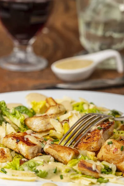 Overzicht Van Een Cesar Salade Een Bord — Stockfoto