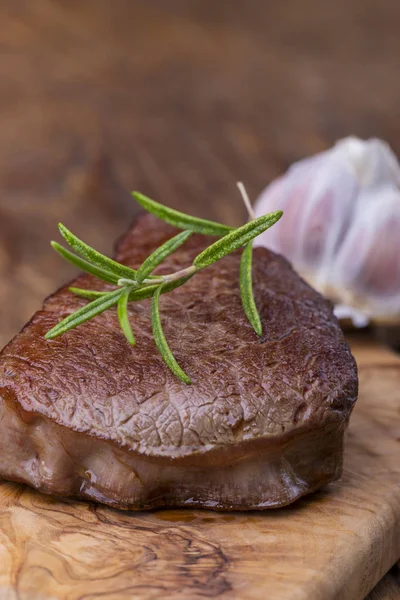 Steak Vom Grill Auf Schneidebrett — Stockfoto