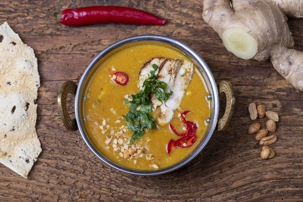 Indische Mulligatawny Suppe Einer Messingschale — Stockfoto