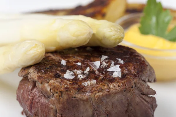 Grillezett Steak Spárgával — Stock Fotó