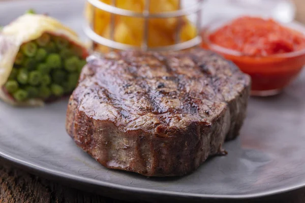 Grillezett Steak Sült Krumpli Közelsége — Stock Fotó
