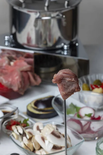 Brühfondue Mit Soßen — Stockfoto