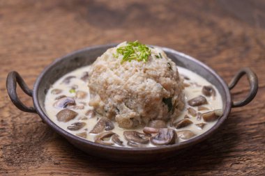 Mantar soslu bavyera mantı. 