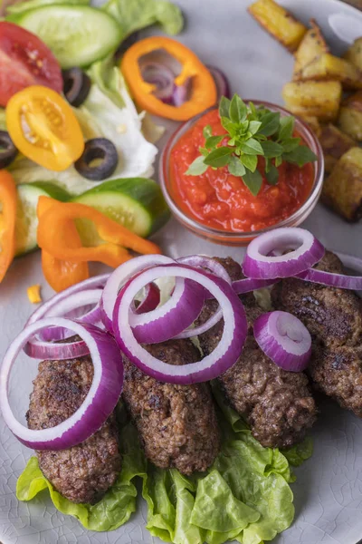 Közelkép Cevapcici Egy Tányéron — Stock Fotó