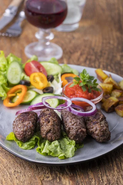 Közelkép Cevapcici Egy Tányéron — Stock Fotó