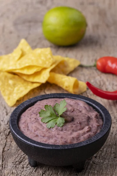 Meksika usulü frijollü kase 