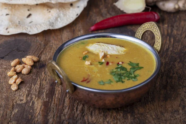 Indian Mulligatawny Soup Brass Bowl — Stock Photo, Image